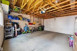 Spacious garage - 