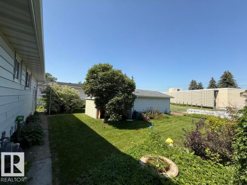 Expansive grassy lawn area with perimeter landscaping - 9908 96A Avenue, Fort Saskatchewan, AB - Outdoor