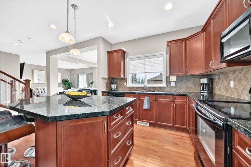 19 Victoria Bay, Spruce Grove, AB - Indoor Photo Showing Kitchen With Upgraded Kitchen
