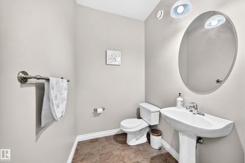 19 Victoria Bay, Spruce Grove, AB - Indoor Photo Showing Bathroom