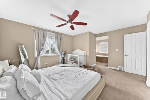 19 Victoria Bay, Spruce Grove, AB - Indoor Photo Showing Bedroom