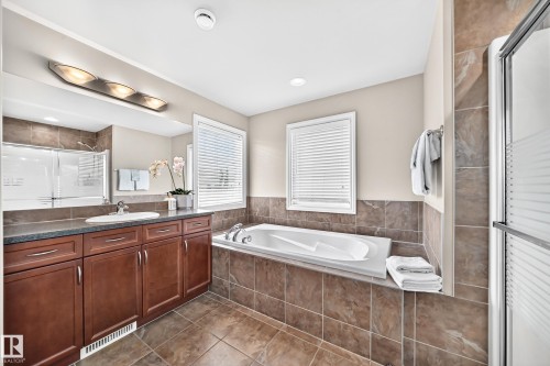 19 Victoria Bay, Spruce Grove, AB - Indoor Photo Showing Bathroom