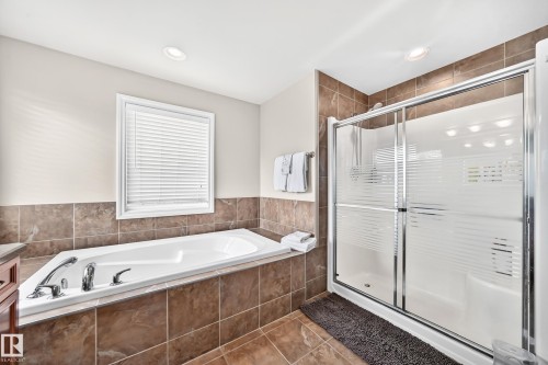 19 Victoria Bay, Spruce Grove, AB - Indoor Photo Showing Bathroom