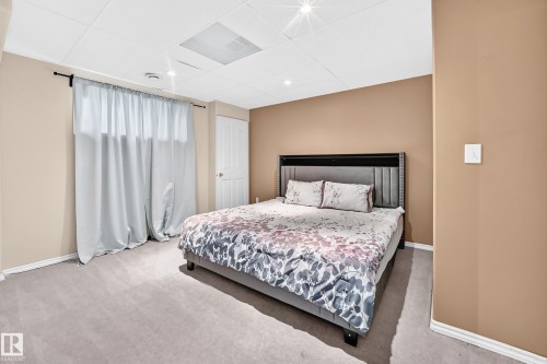19 Victoria Bay, Spruce Grove, AB - Indoor Photo Showing Bedroom