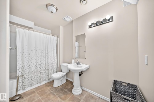 19 Victoria Bay, Spruce Grove, AB - Indoor Photo Showing Bathroom