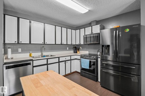 5519 10 Avenue Nw, Edmonton, AB - Indoor Photo Showing Kitchen With Double Sink