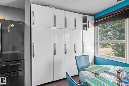 5519 10 Avenue Nw, Edmonton, AB - Indoor