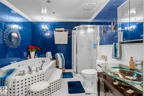 5519 10 Avenue Nw, Edmonton, AB - Indoor Photo Showing Bathroom