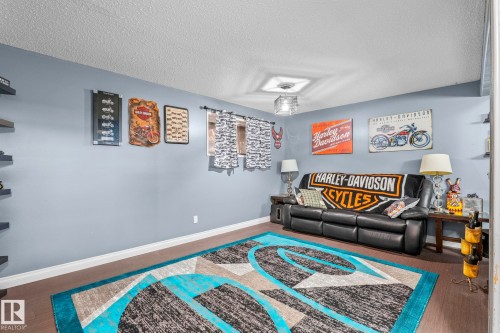 5519 10 Avenue Nw, Edmonton, AB - Indoor