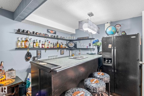 5519 10 Avenue Nw, Edmonton, AB - Indoor