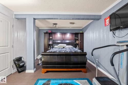 5519 10 Avenue Nw, Edmonton, AB - Indoor Photo Showing Bedroom