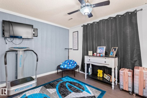 5519 10 Avenue Nw, Edmonton, AB - Indoor