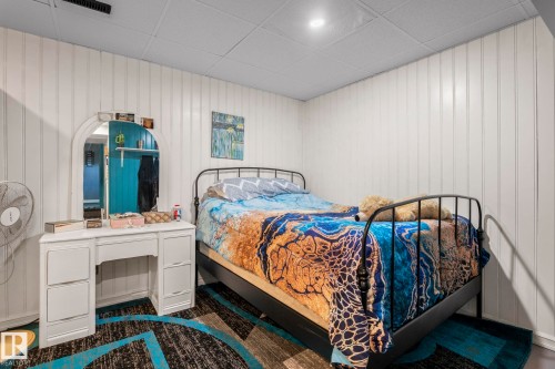 5519 10 Avenue Nw, Edmonton, AB - Indoor Photo Showing Bedroom