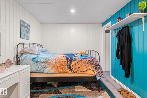 5519 10 Avenue Nw, Edmonton, AB - Indoor Photo Showing Bedroom
