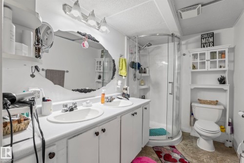 5519 10 Avenue Nw, Edmonton, AB - Indoor Photo Showing Bathroom