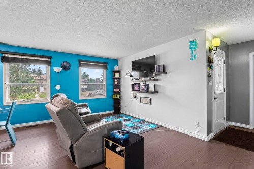 5519 10 Avenue Nw, Edmonton, AB - Indoor