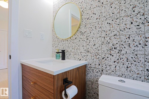 11142 51 Street Nw, Edmonton, AB - Indoor Photo Showing Bathroom