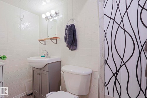 11142 51 Street Nw, Edmonton, AB - Indoor Photo Showing Bathroom