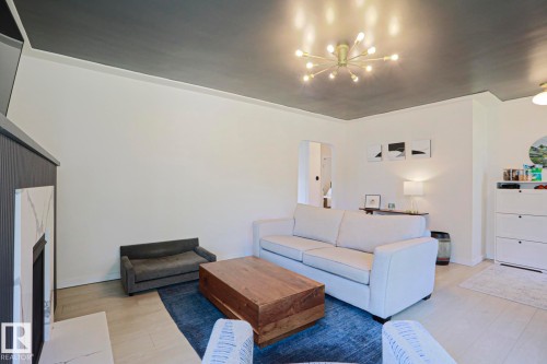 11142 51 Street Nw, Edmonton, AB - Indoor Photo Showing Living Room