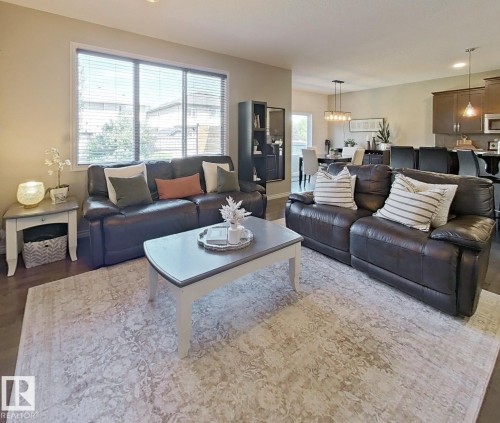 4006 Charles Place Sw, Edmonton, AB - Indoor Photo Showing Living Room