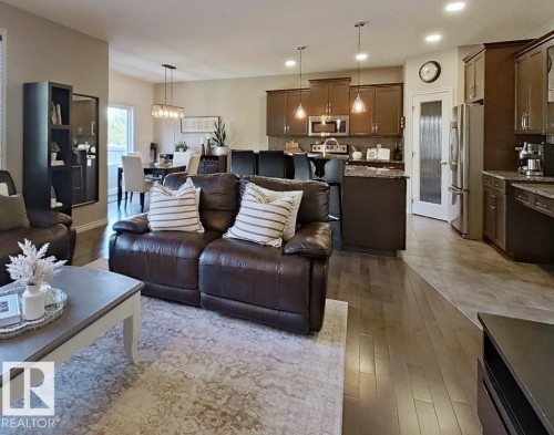 4006 Charles Place Sw, Edmonton, AB - Indoor Photo Showing Living Room