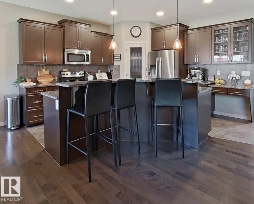 4006 Charles Place Sw, Edmonton, AB - Indoor Photo Showing Kitchen With Upgraded Kitchen