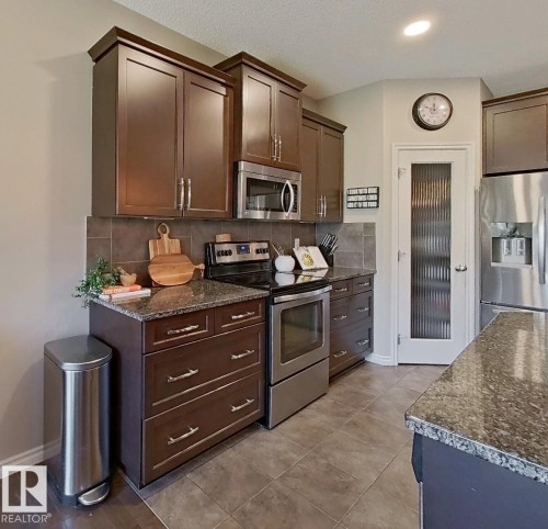 4006 Charles Place Sw, Edmonton, AB - Indoor Photo Showing Kitchen
