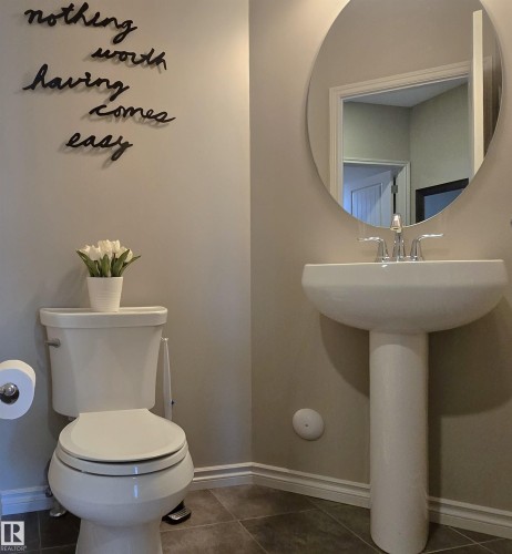 4006 Charles Place Sw, Edmonton, AB - Indoor Photo Showing Bathroom