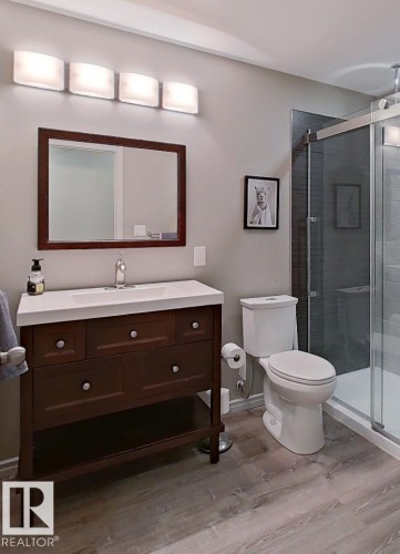 4006 Charles Place Sw, Edmonton, AB - Indoor Photo Showing Bathroom