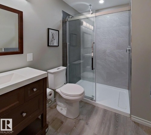 4006 Charles Place Sw, Edmonton, AB - Indoor Photo Showing Bathroom