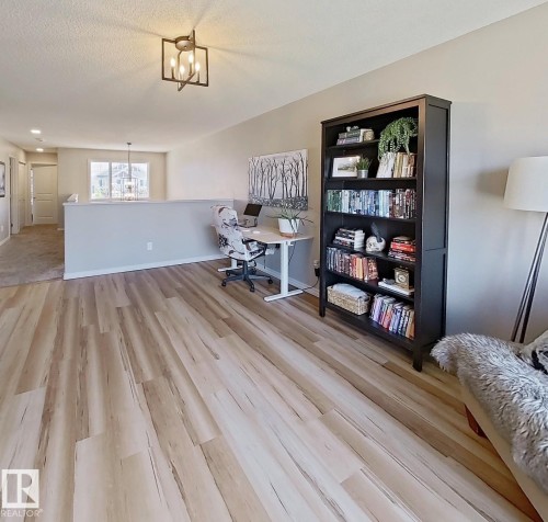 4006 Charles Place Sw, Edmonton, AB - Indoor