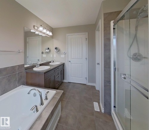 4006 Charles Place Sw, Edmonton, AB - Indoor Photo Showing Bathroom