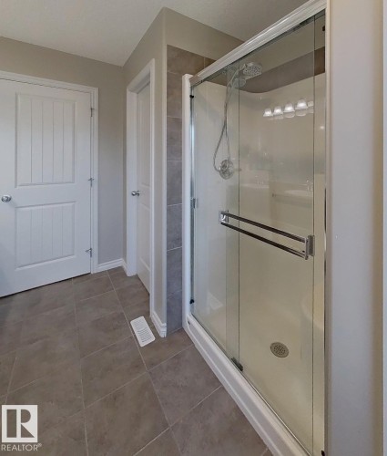4006 Charles Place Sw, Edmonton, AB - Indoor Photo Showing Bathroom