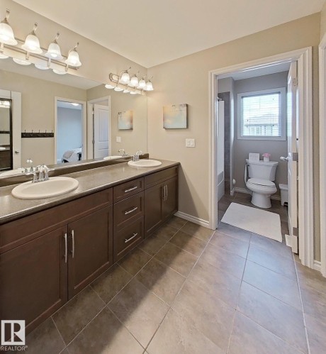 4006 Charles Place Sw, Edmonton, AB - Indoor Photo Showing Bathroom