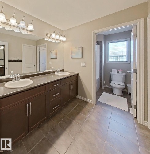 4006 Charles Place Sw, Edmonton, AB - Indoor Photo Showing Bathroom