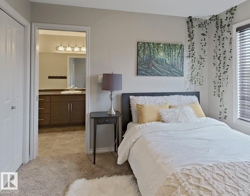4006 Charles Place Sw, Edmonton, AB - Indoor Photo Showing Bedroom