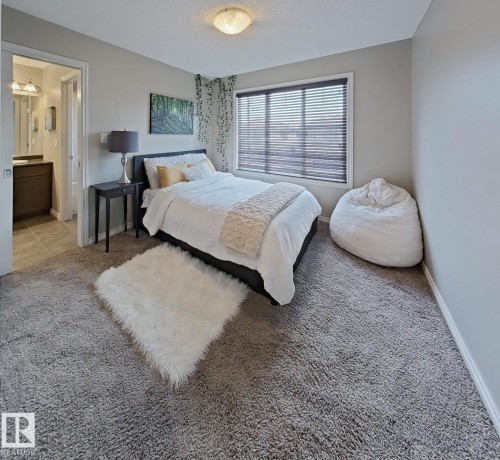 4006 Charles Place Sw, Edmonton, AB - Indoor Photo Showing Bedroom