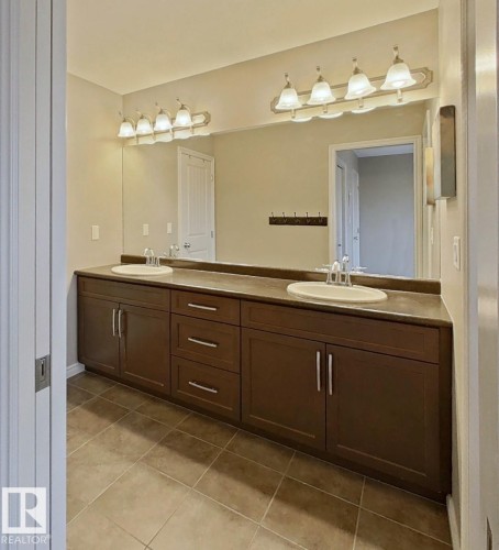 4006 Charles Place Sw, Edmonton, AB - Indoor Photo Showing Bathroom
