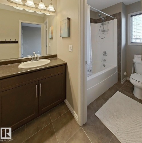 4006 Charles Place Sw, Edmonton, AB - Indoor Photo Showing Bathroom