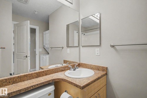 #105 240 Spruce Ridge Rd, Spruce Grove, AB - Indoor Photo Showing Bathroom