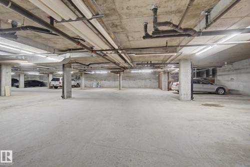 #105 240 Spruce Ridge Rd, Spruce Grove, AB - Indoor Photo Showing Garage