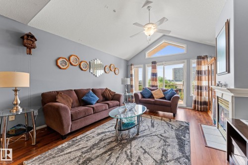 #306 6623 172 St Nw, Edmonton, AB - Indoor Photo Showing Living Room