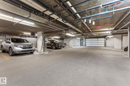 #306 6623 172 St Nw, Edmonton, AB - Indoor Photo Showing Garage