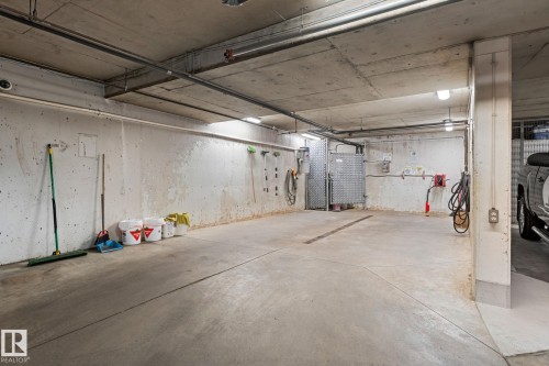 #306 6623 172 St Nw, Edmonton, AB - Indoor Photo Showing Garage