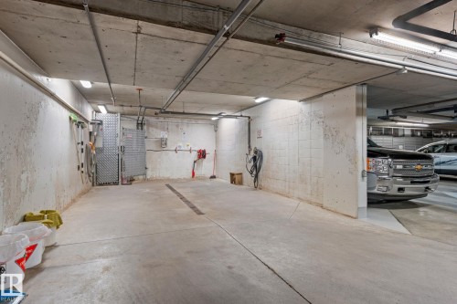 #306 6623 172 St Nw, Edmonton, AB - Indoor Photo Showing Garage