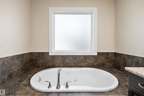 17330 8A Avenue Sw, Edmonton, AB - Indoor Photo Showing Bathroom