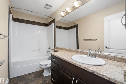 17330 8A Avenue Sw, Edmonton, AB - Indoor Photo Showing Bathroom