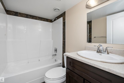 17330 8A Avenue Sw, Edmonton, AB - Indoor Photo Showing Bathroom
