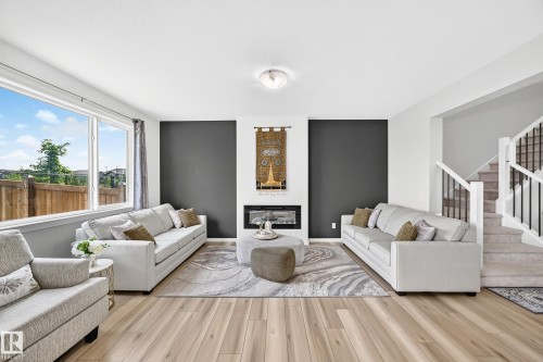 4018 Hawthorn Link Link Sw, Edmonton, AB - Indoor Photo Showing Living Room
