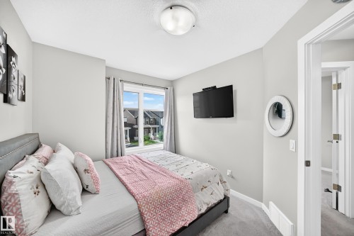 4018 Hawthorn Link Link Sw, Edmonton, AB - Indoor Photo Showing Bedroom